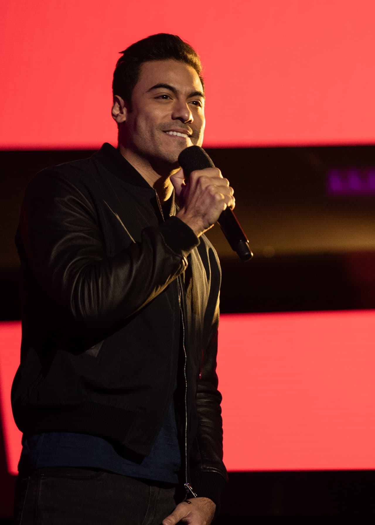 El cantante mexicano Carlos Rivera es el conductor de la entrega 19 de los premios Latin GRAMMY. ¿Cantará?