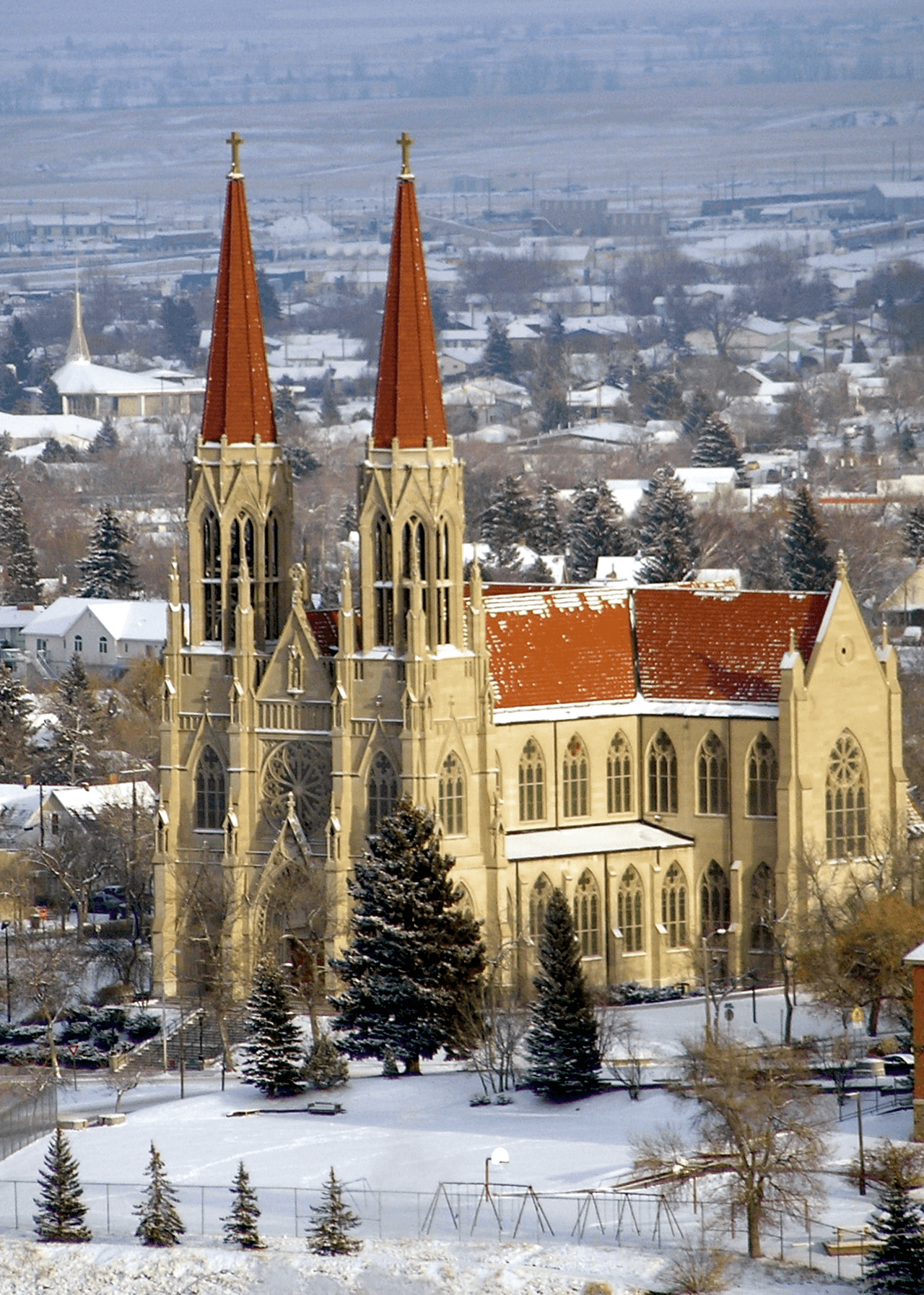 <b>La Catedral de Santa Helena.</b> Esta espectacular iglesia católica en Santa Helena, Montana, podría fácilmente integrarse en un idílico pueblo de los alpes. Su ubicación con vistas al centro histórico de de la ciudad coloca en el mapa a los que quieren conocer este estado.