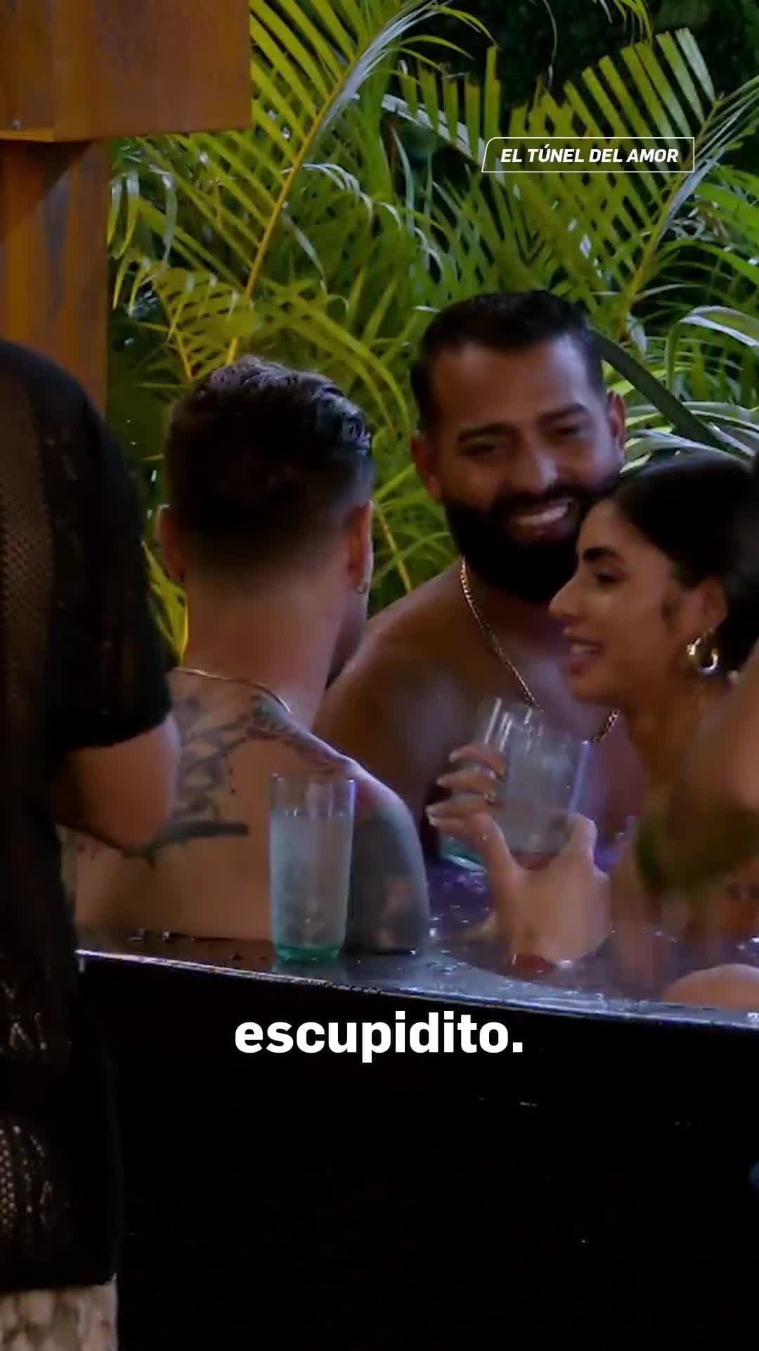 Se eleva la temperatura en el jacuzzi en la primera noche de Casa Ciudad