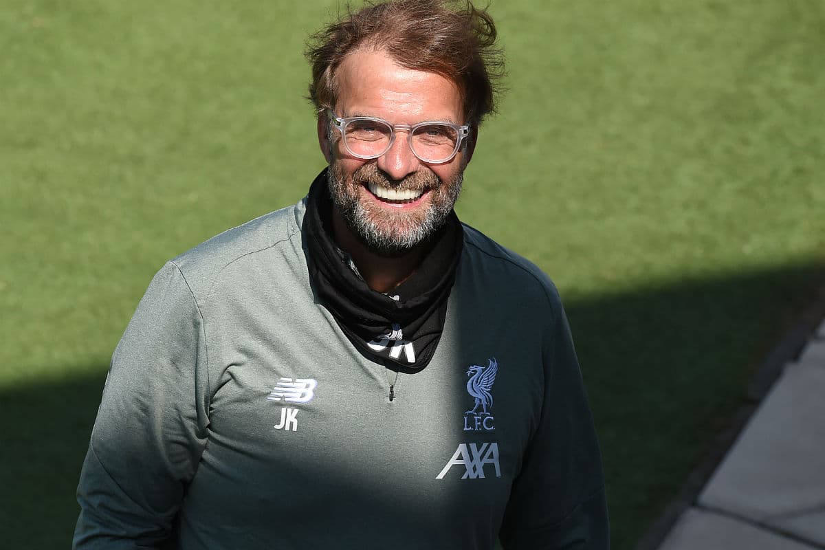 Con la sonrisa que siempre le caracteriza, Jürgen Klopp, el comandante del barco.