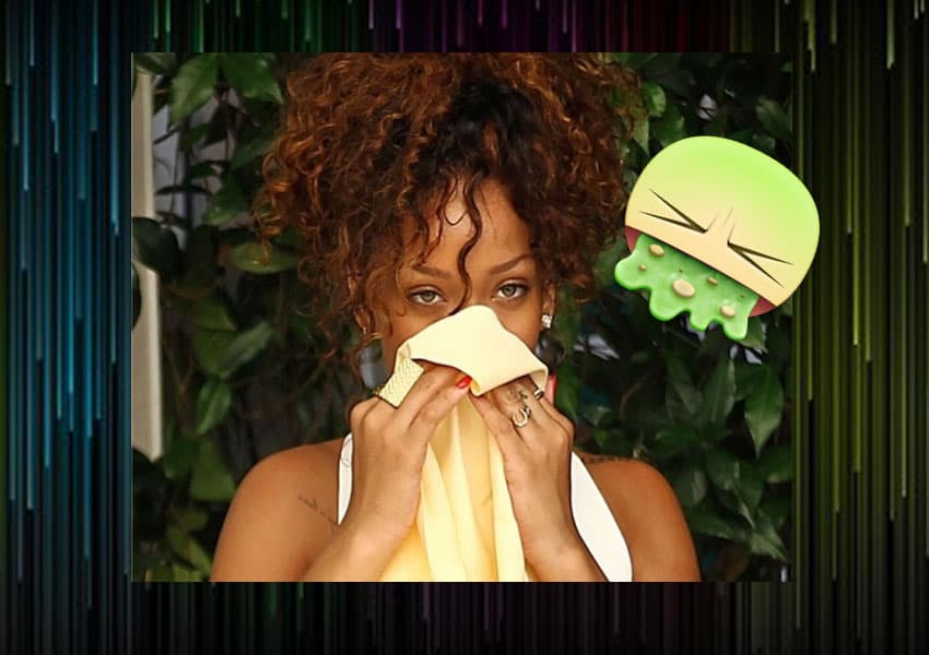 ¡Achuuuu! Rihanna se limpia enérgicamente su nariz. ¿Tendría gripa?