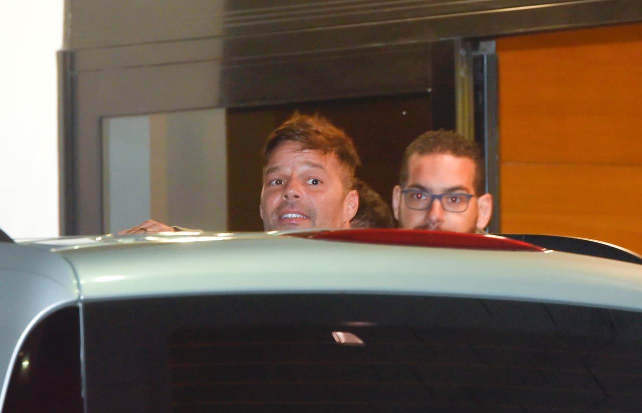 Incluso antes de irse en su camioneta se despidió otra vez rapidito.