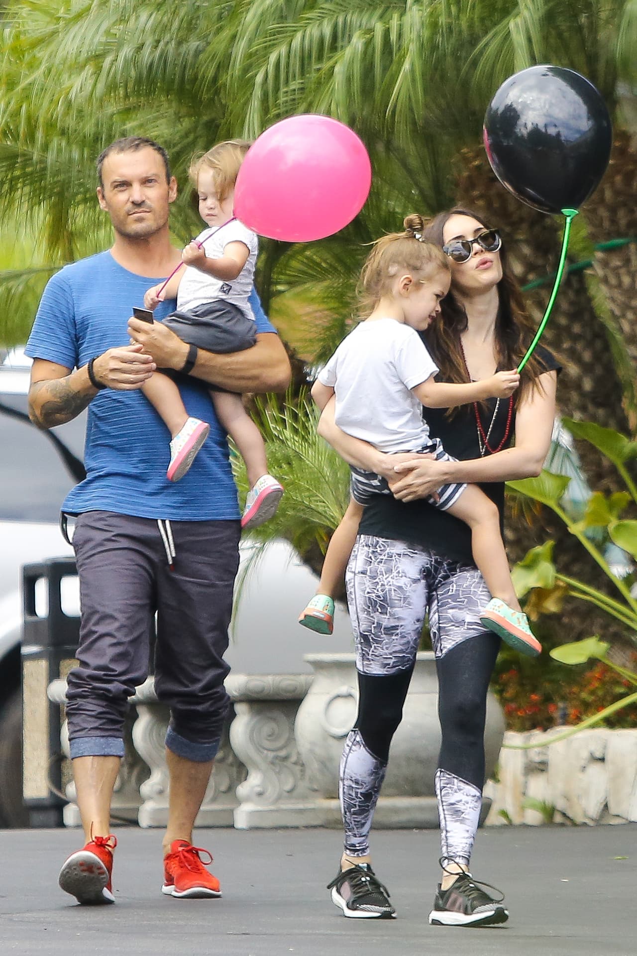 Los famosos salieron a desayunar juntos con sus tiernos hijos, como si no se hubieran separado.