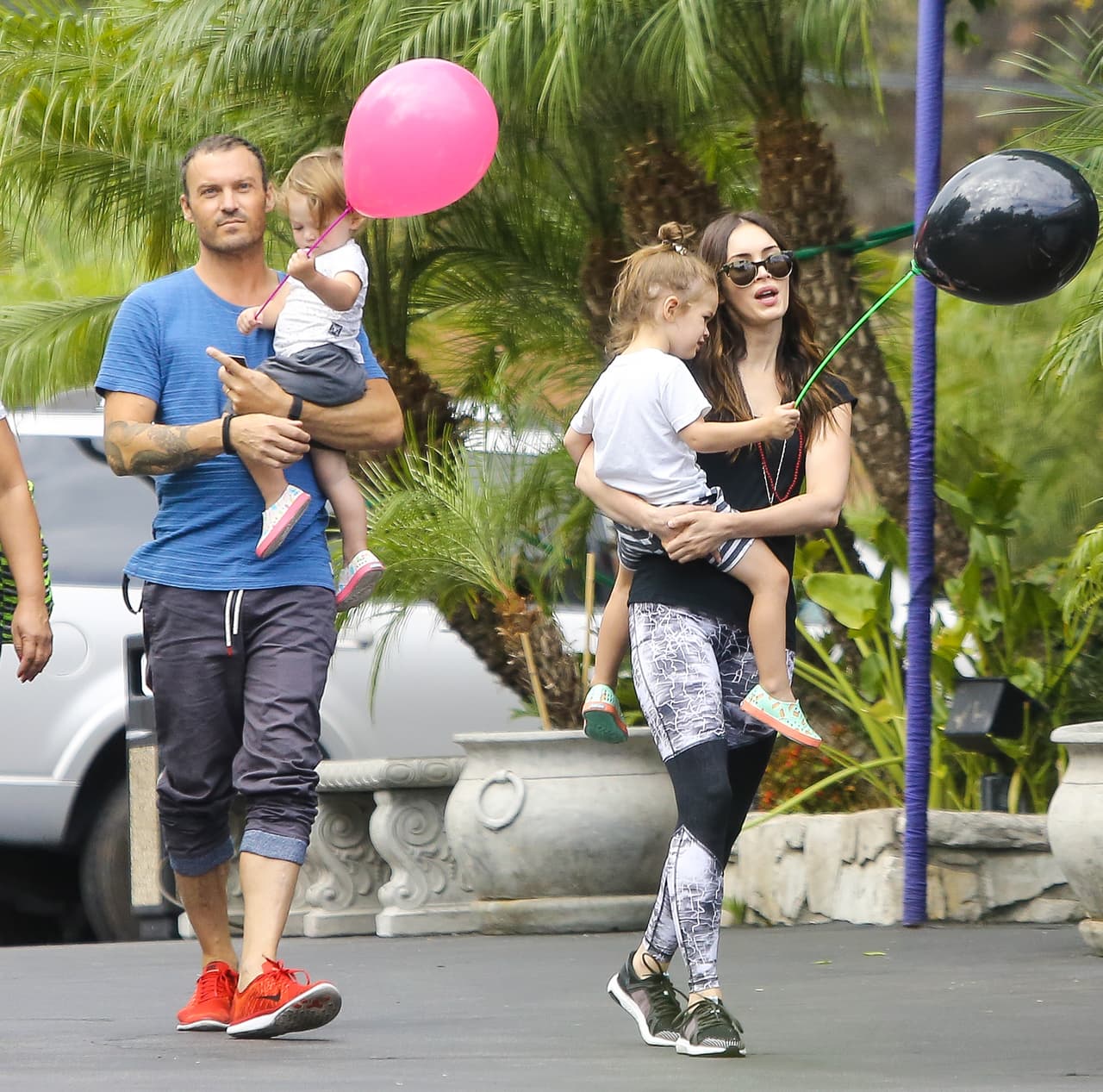 De regreso a su auto.