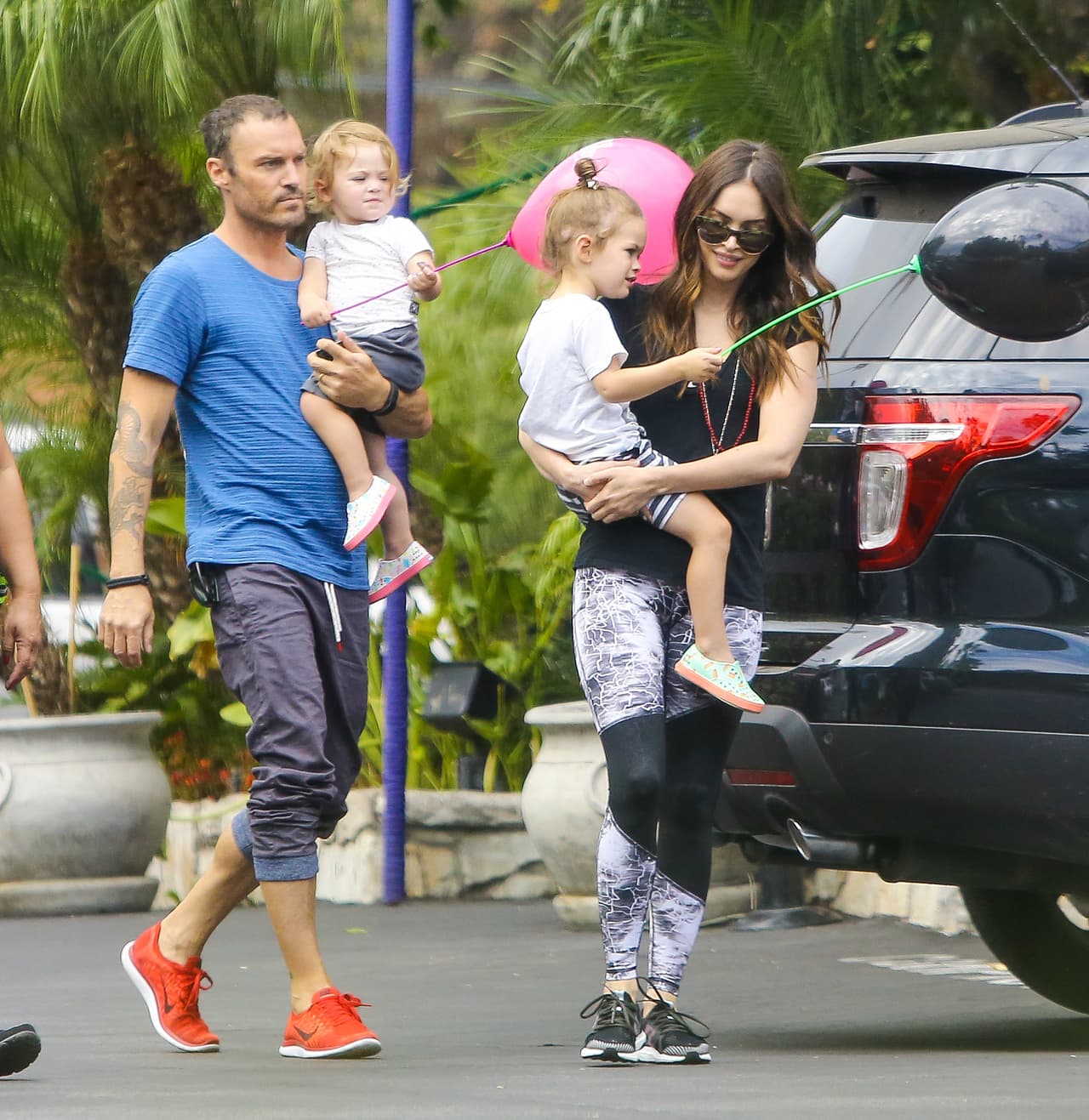 En cambio, ella esbozaba una tímida sonrisa.