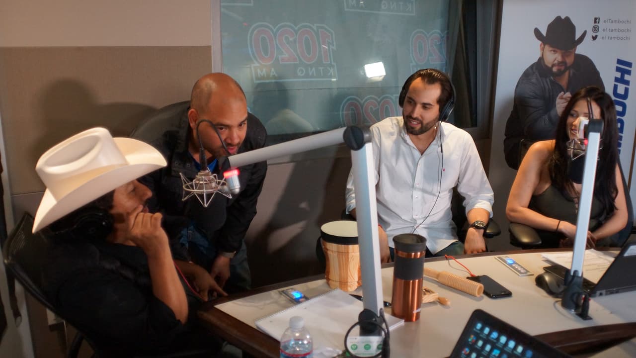 El Bueno, La Mala y El Feo llegaron al estudio para darle la patadita de la suerte a sus compañeros.