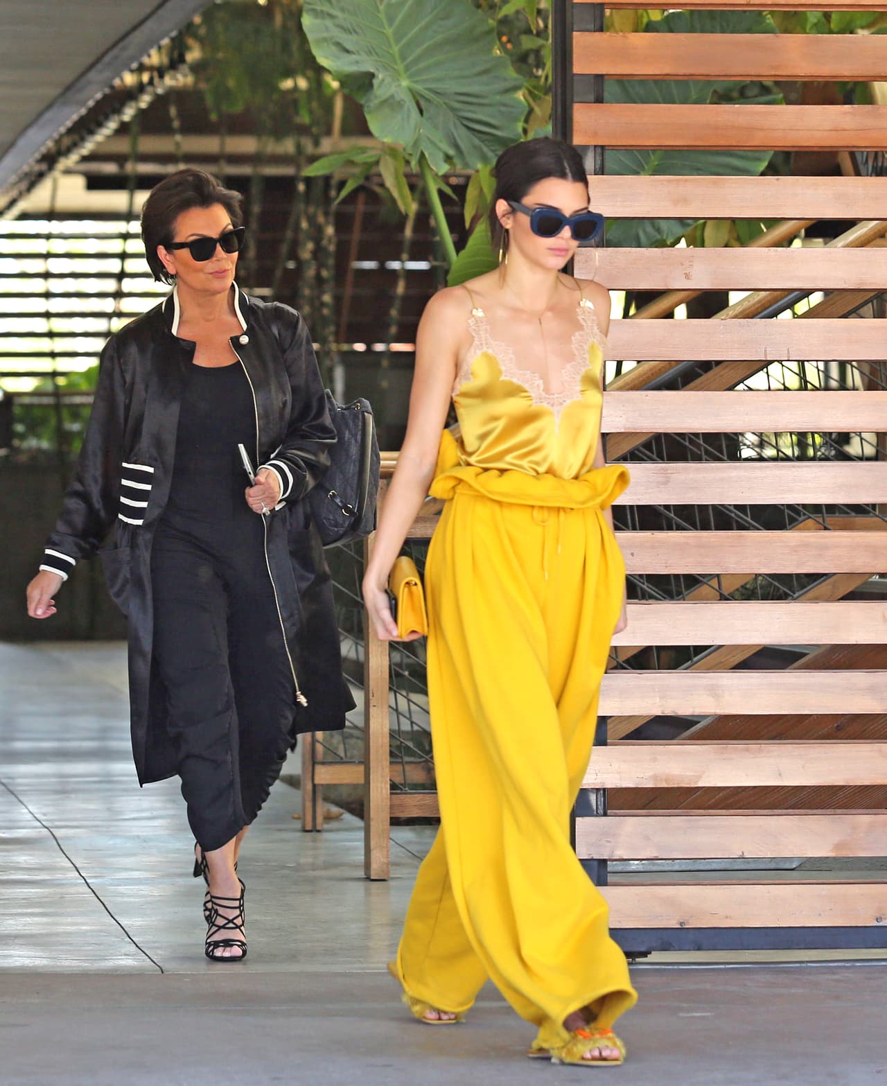 Mientras tanto, Kendall Jenner cuenta con el
<b><a href="https://www.univision.com/entretenimiento/chismes/kris-jenner-sufrio-un-aborto-antes-de-tener-a-kendall">apoyo total de su madre, Kris Jenner</a></b>.