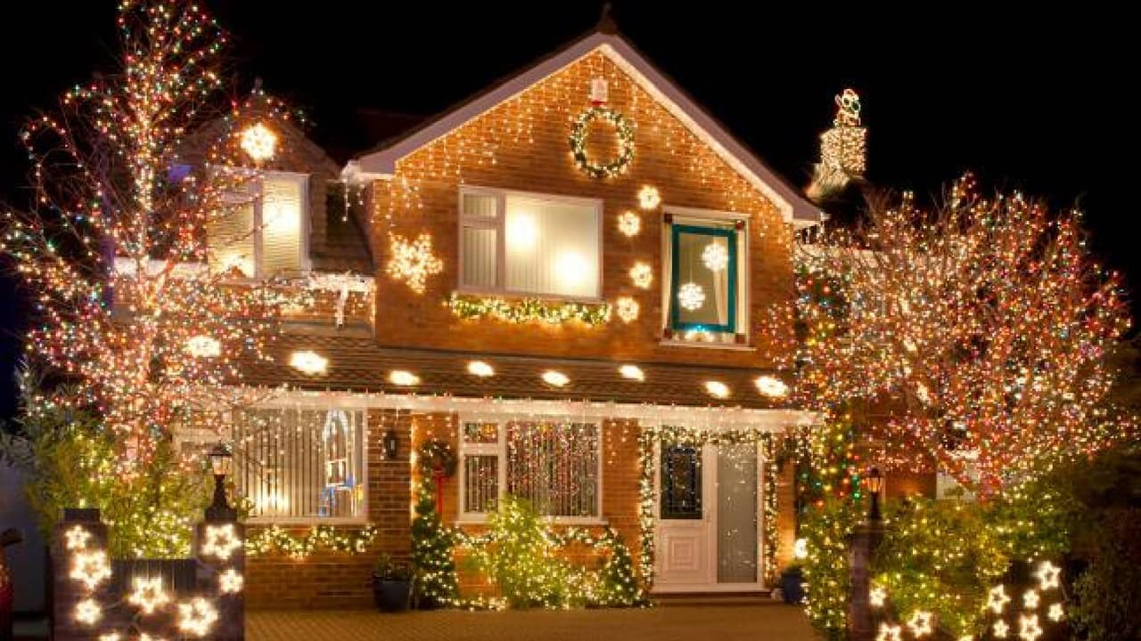 De acuerdo con la Comisión de Seguridad de Productos de Consumo, cada día se producen alrededor de 160 lesiones relacionadas con la decoración durante la temporada navideña.