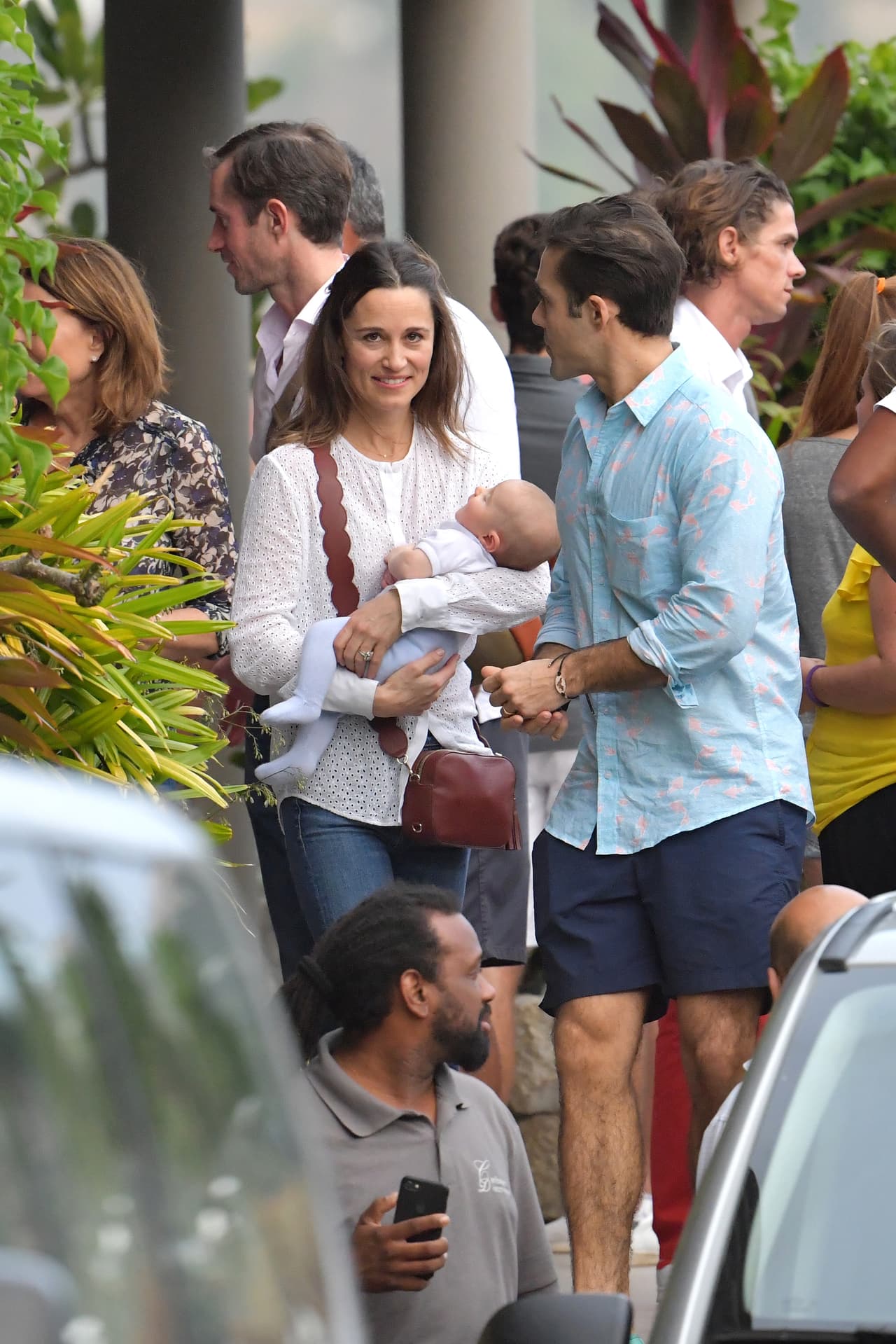 Fue captada el pasado 20 de diciembre junto a su esposo James Matthews y cargando al pequeño Arthur.