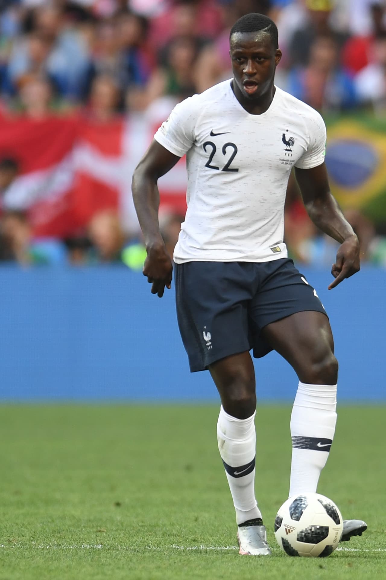 Lateral: Benjamin Mendy (Francia) - 48 millones de dólares.