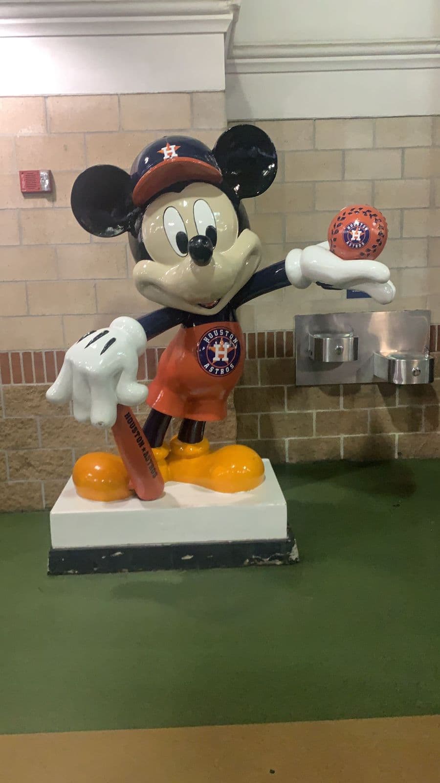 Houston se muestra listo para albergar el arranque de la Sere Mundial entre los Huston Astros y los Atlanta Braves.