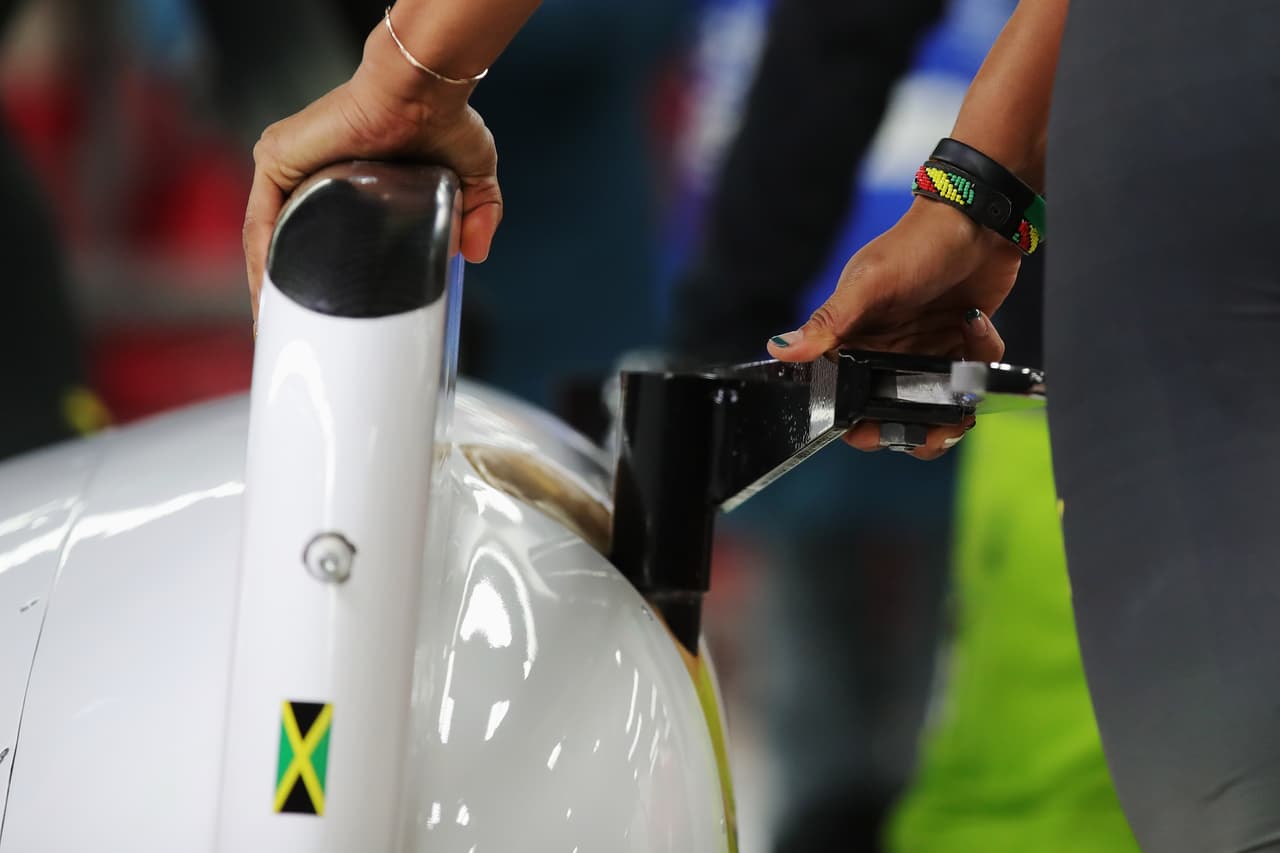 Una marca de cerveza salvó su participación donando el vehículo, para que Jamaica no se fuera en blanco en estas justas de Corea del Sur.