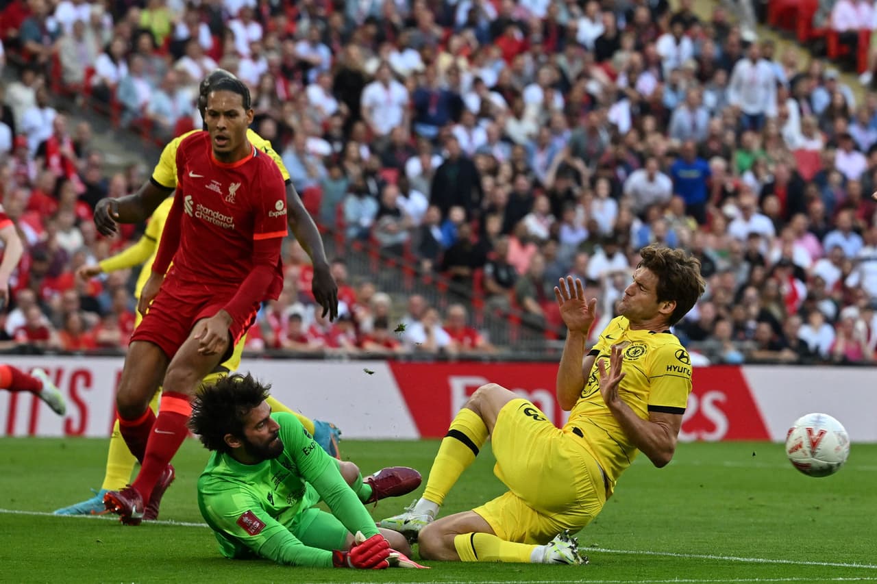 Liverpool derrotó en penales (6-5) al Chelsea tras empatar 0-0 en el tiempo regular para levantar la octava FA Cup de su historia en Wembley.