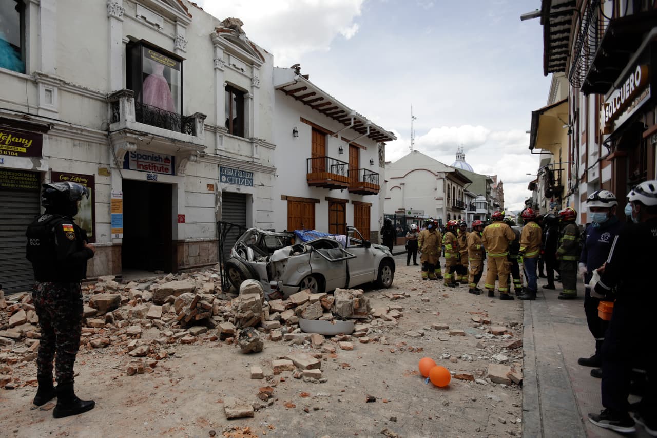 Un fuerte sismo de magnitud 6.6 deja al menos 14 muertos en Ecuador y uno en Perú
