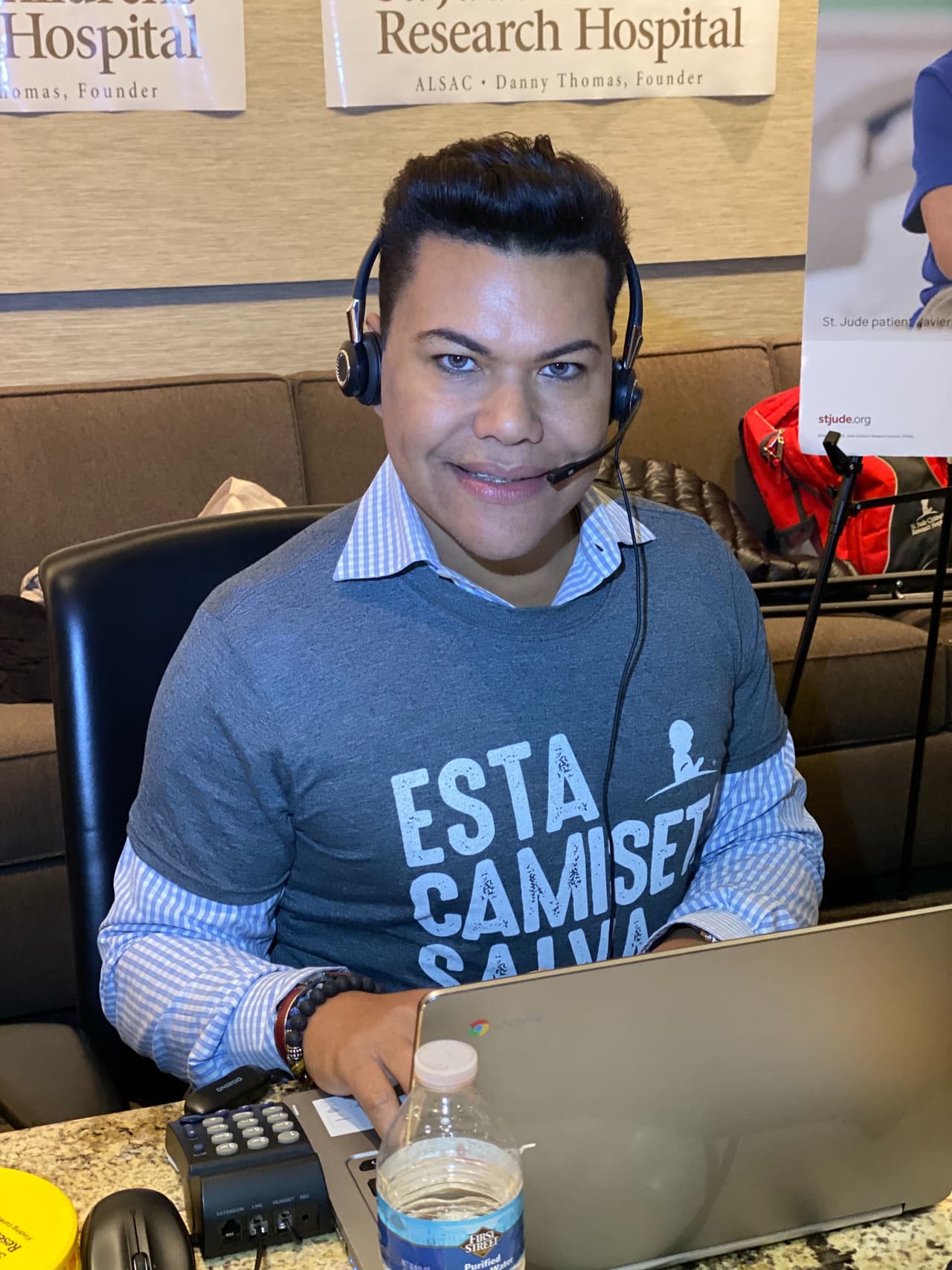 <b>El Niño Prodigio</b> tomo llamadas e interactuó con la gente.