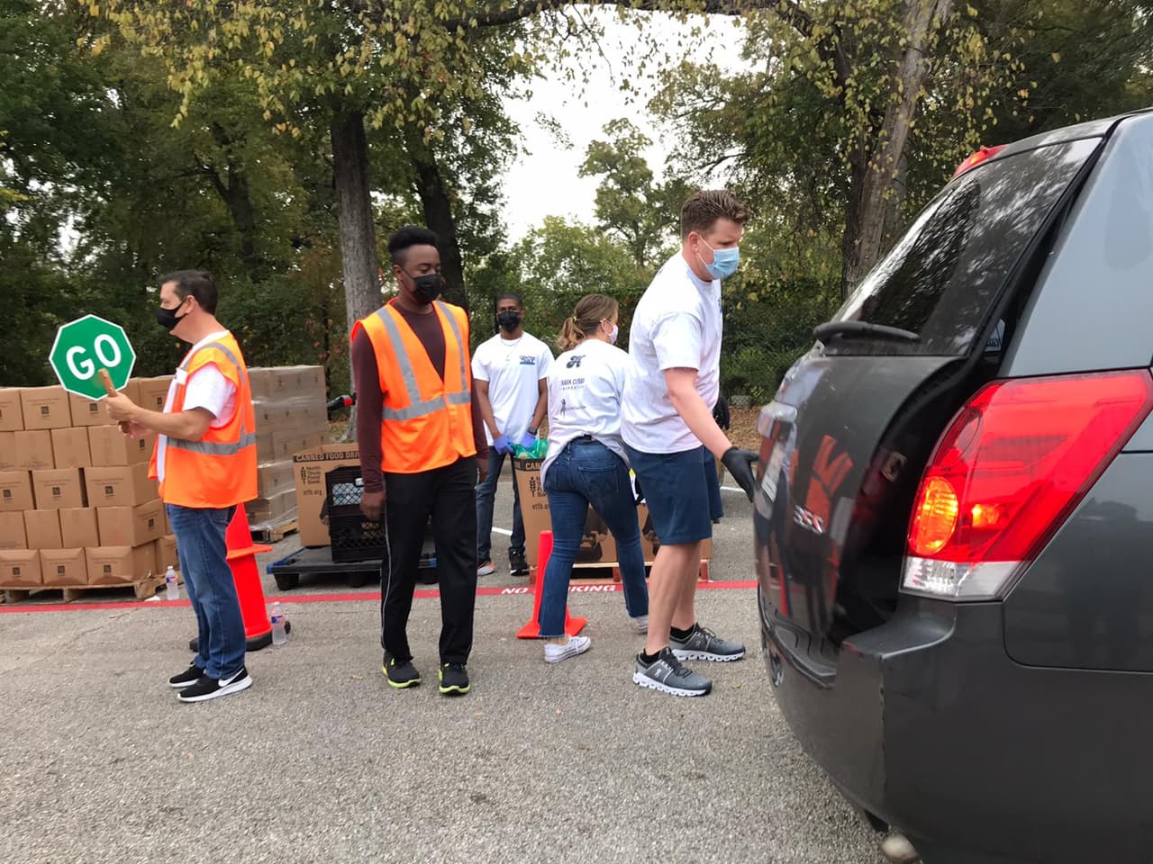 Desde que inició la pandemia, el banco de alimentos ha realizado múltiples eventos de comida en todo el norte de Texas.