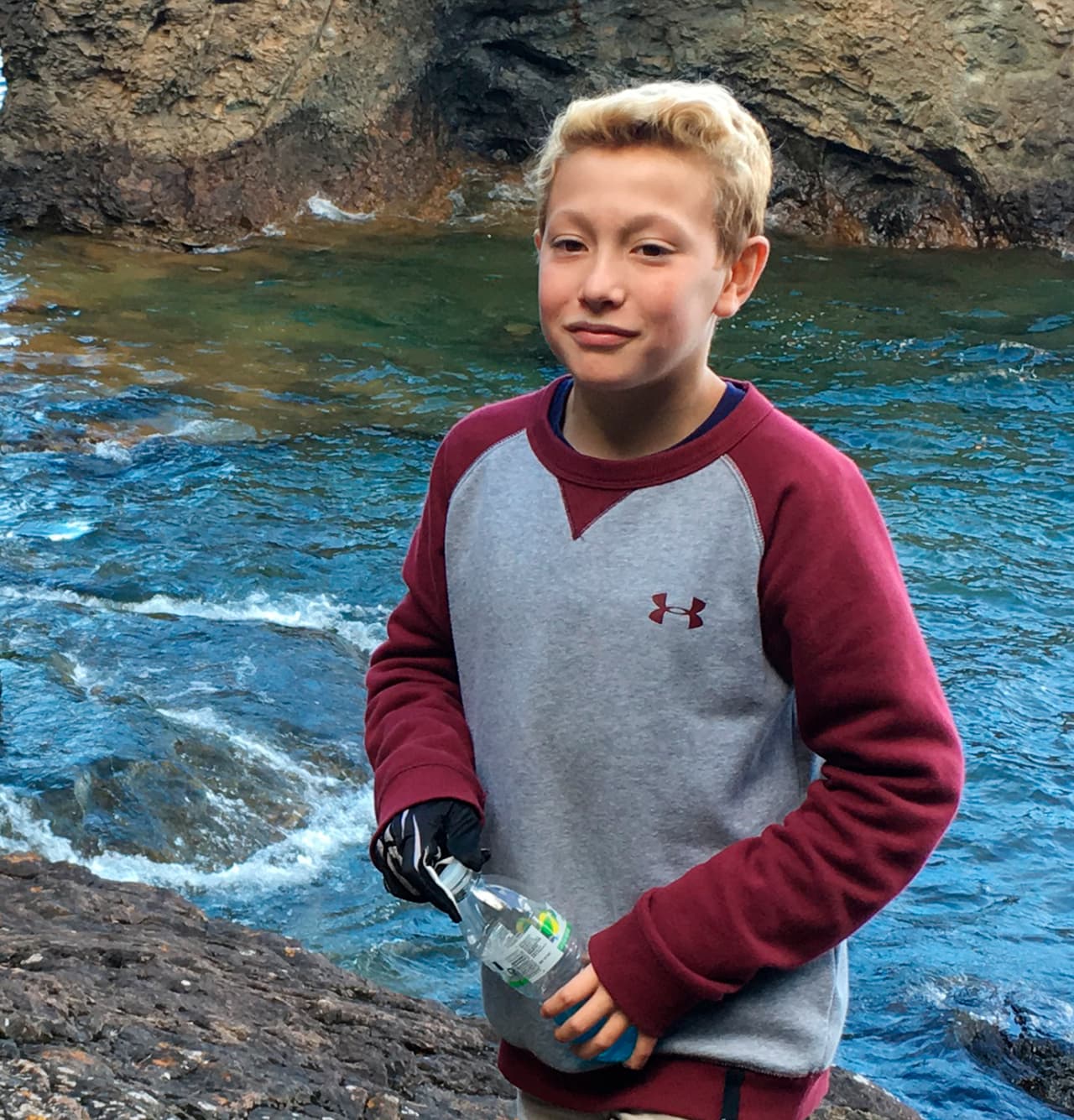 Esta foto provista por Katrina Goss muestra a su hijo Tysen Benz, quien se suicidó tras recibir un mensaje por redes sociales avisándole que su novia se había matado. Sin embargo, se trataba de una cruel broma que terminó en tragedia.