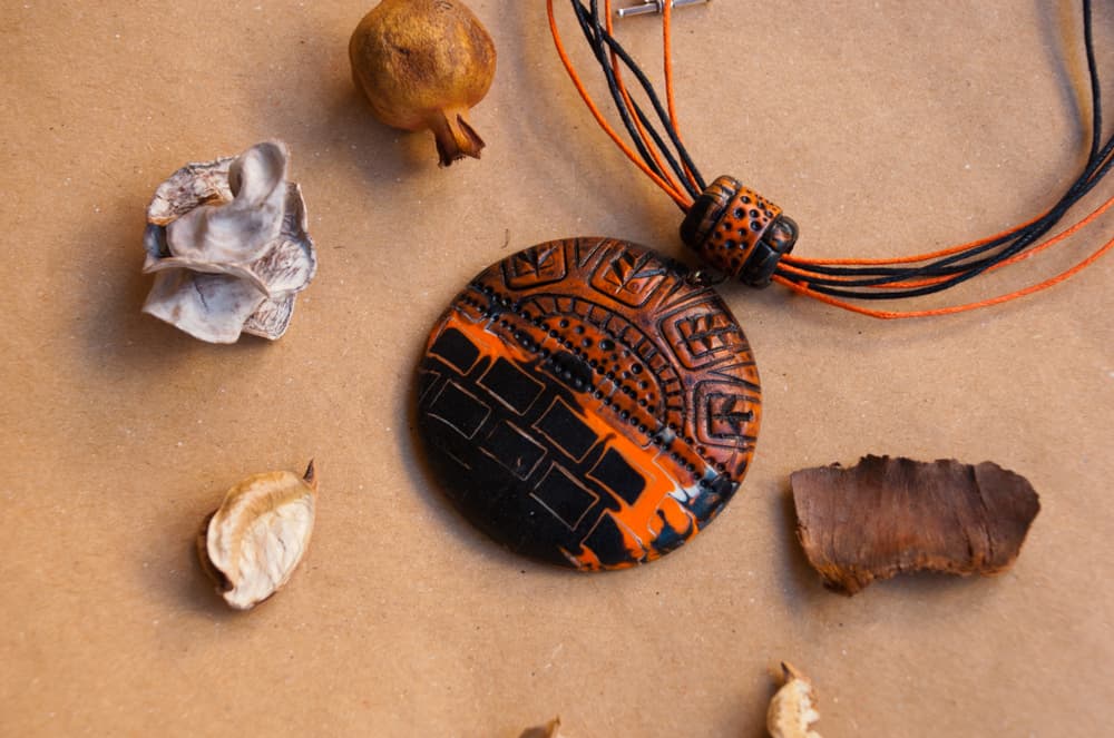 Lo importante es que ya sea que tengas un amuleto o talismán, las energías que busques atraer deben hacerse con fe, para que sean siempre positivas y consigas tus intenciones como las deseas.
<br>