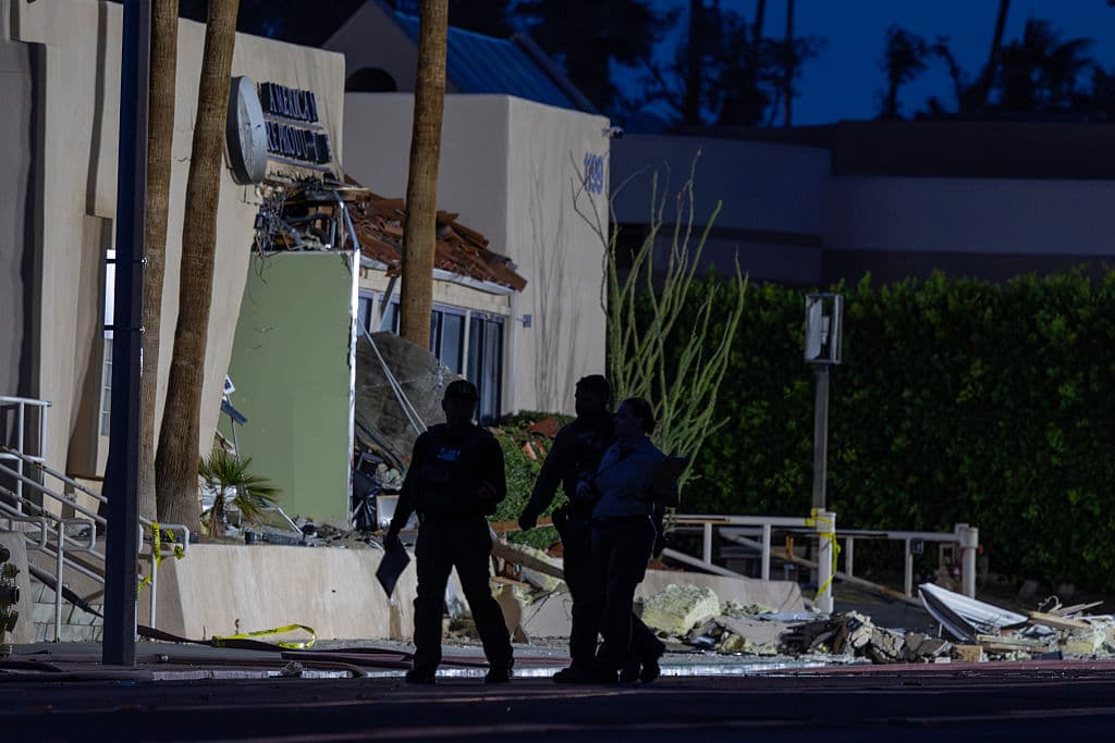 El subdirector del FBI en Los Ángeles, Akil Davis, calificó la explosión como "un acto de terrorismo intencional". Estimó que los escombros se extendían a través de más de 755 pies (230 metros).