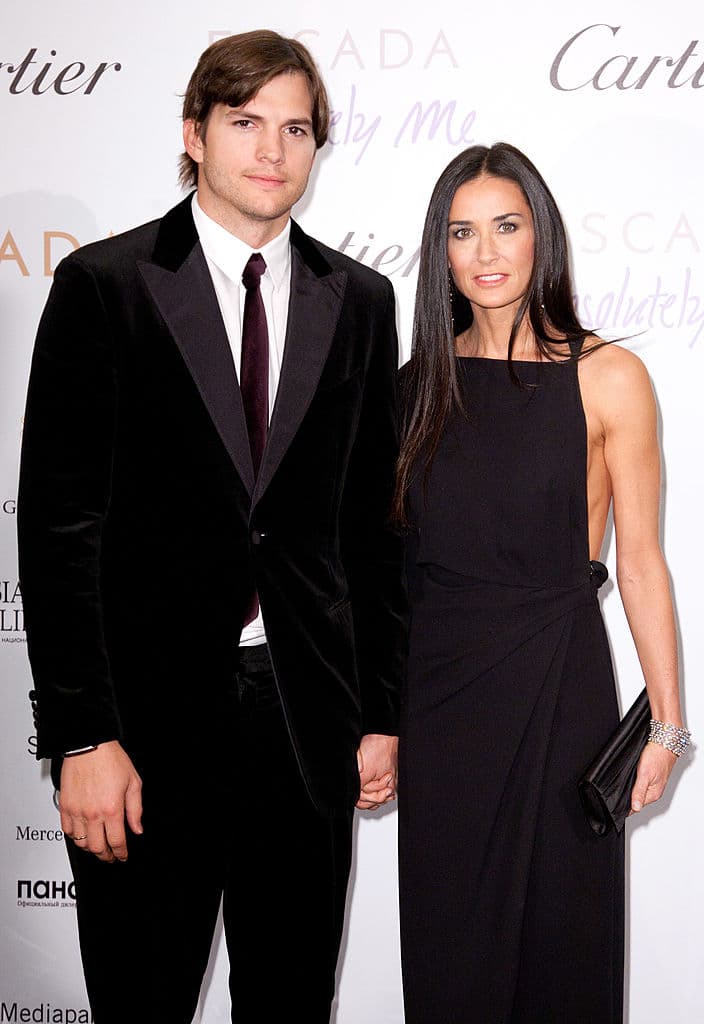 <b>Ashton Kutcher y Demi Moore</b> unieron sus vidas en 2005 y firmaron su divorcio en 2013. Luego, Demi se casó con Bruce Willis, pero tampoco funcionó su relación. En su libro ‘Inside out’ (2019) contó a detalle sobre sus experiencias amorosas.