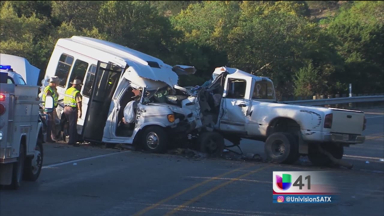 Todos los pasajeros del autobús de la iglesia portaban cinturón y las bolsas de aire se activaron: reporte sobre choque mortal en Texas