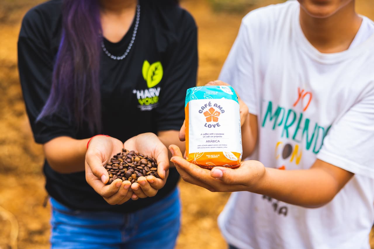 Café Ama es el café de impacto social de Friends of Puerto Rico. Es un café cultivado éticamente y empacado en Puerto Rico.