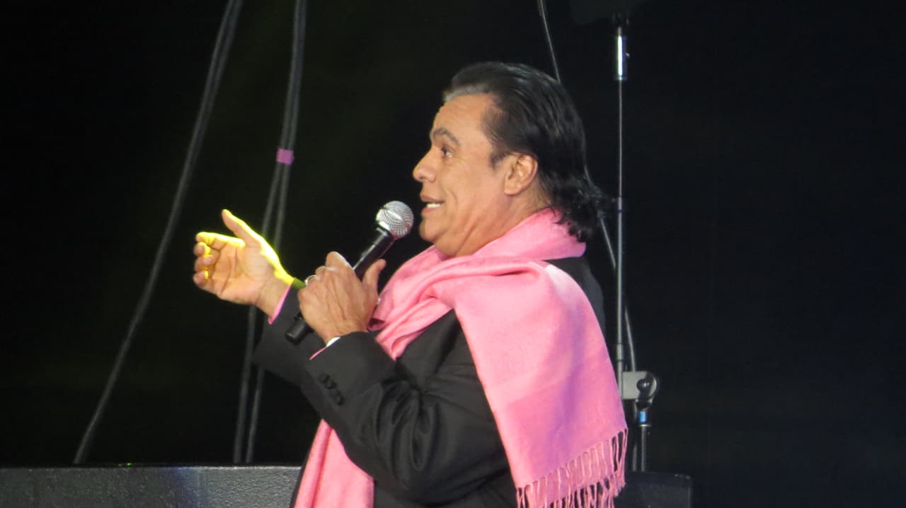 El "Divo de Juárez" se presentó con gran éxito en la ciudad de los vientos y conquistó el escenario del Allstate Arena. Mira las fotos del conciertazo de Juan Gabriel.