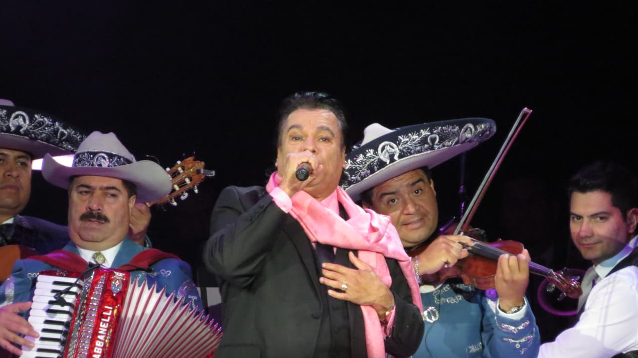 El "Divo de Juárez" se presentó con gran éxito en la ciudad de los vientos y conquistó el escenario del Allstate Arena. Mira las fotos del conciertazo de Juan Gabriel.