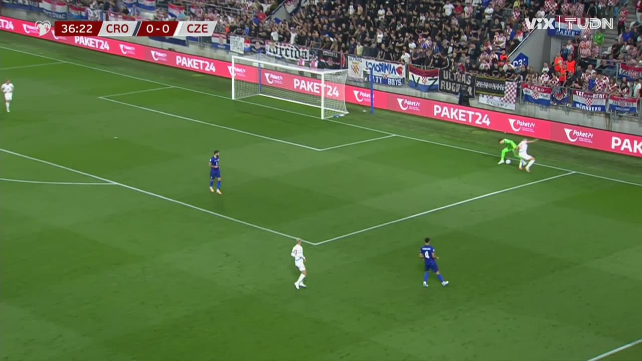 ¡Olé! Livakovic hace un recorte de lujo en el área