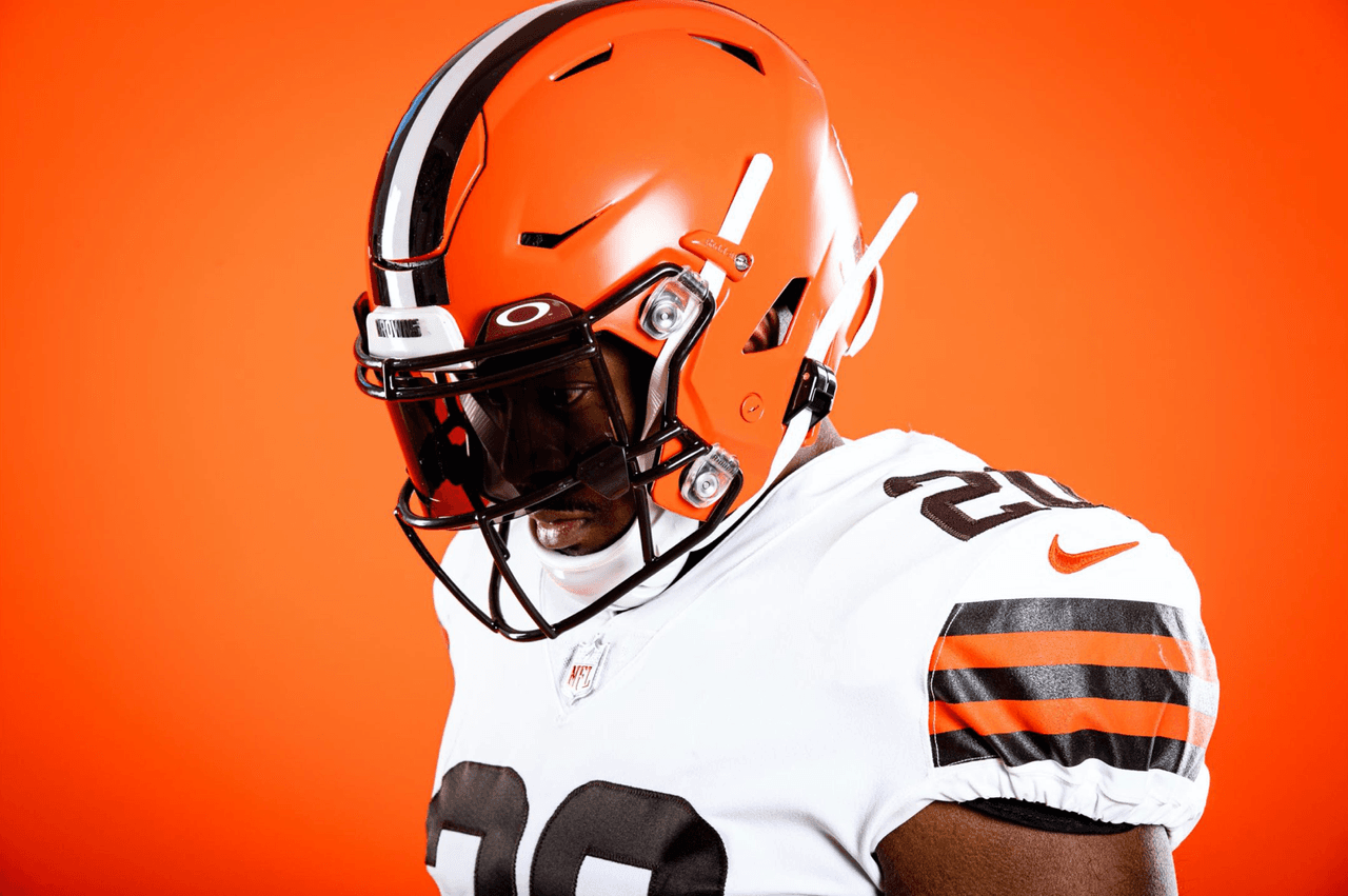 Así luce la nueva imagen de los Browns, con algunos ajustes en las combinaciones y cambio de tipografía de los números.
