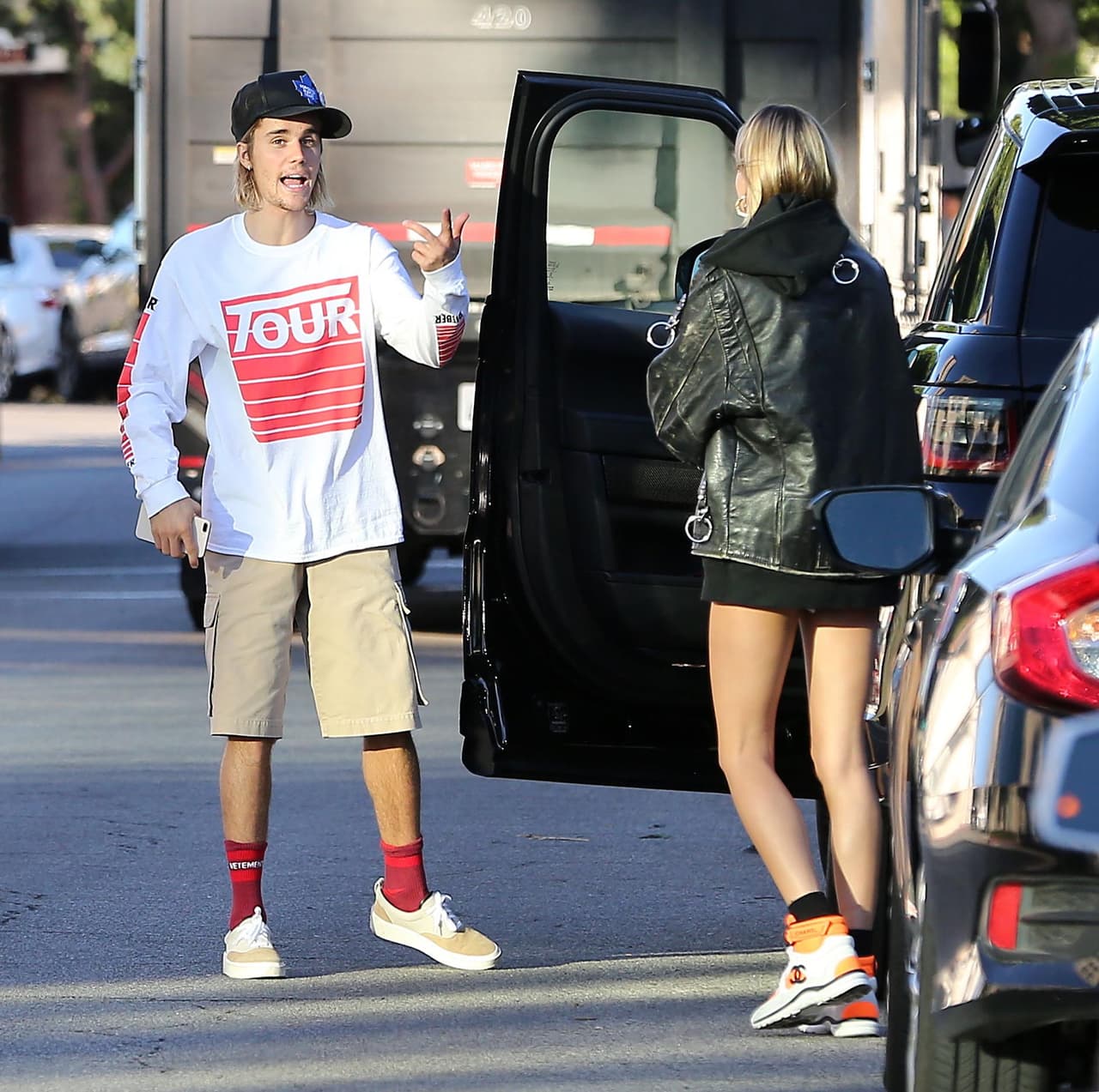 Algunos allegados al artista aseguraron que 
<b>se sentía trastornado por la situación de su ex</b>, por quien desea hacer lo posible para que esté feliz.