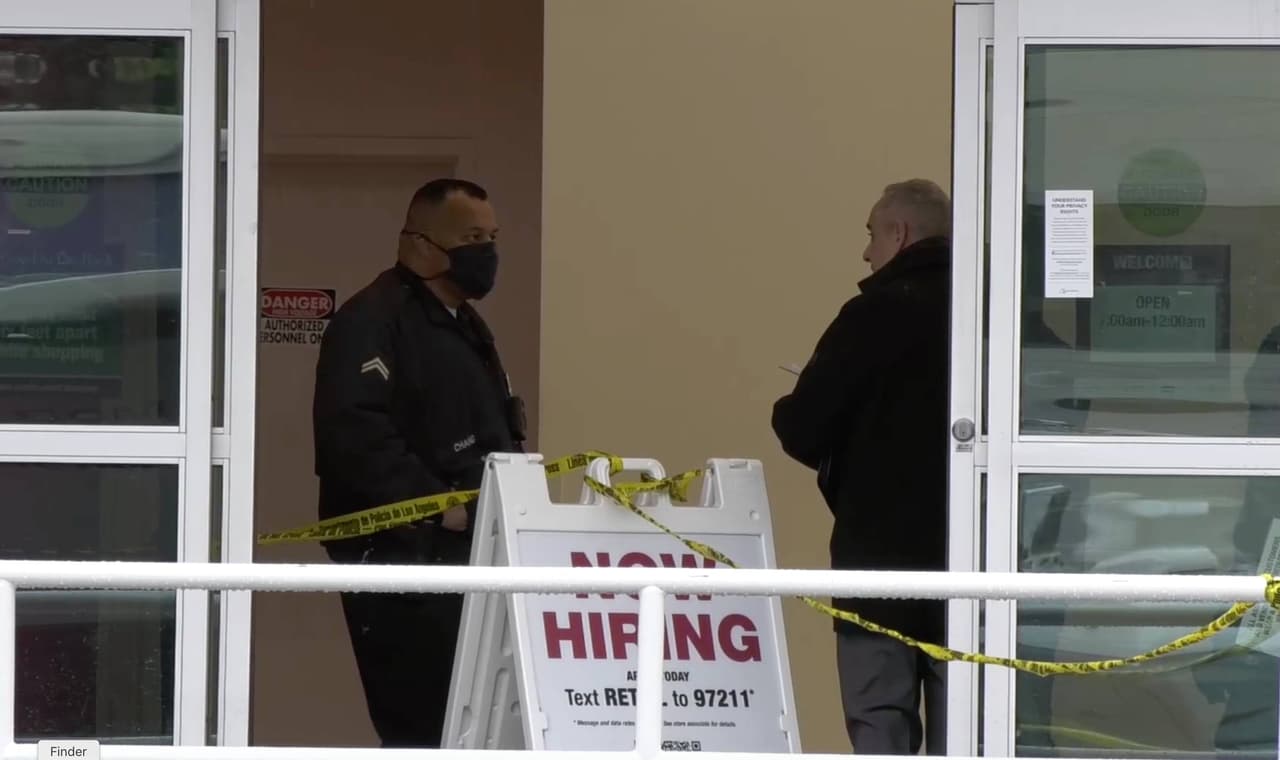 No obstante, los oficiales encontraron un "candado de cable de acero o metal, un candado muy pesado", cerca del sospechoso que pudo haber sido utilizado en el asalto, dijo Choi.