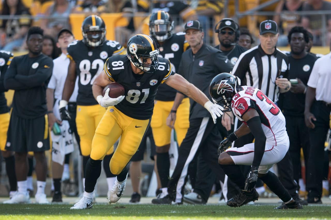 Pittsburgh Steeler tight end Jesse James (81) runs for yardage against the defense of Atlanta Falcons cornerback Blidi Wreh-Wilson (33) Sunday August 20, 2017 in Pittsburgh. (Damian Strohmeyer via AP)