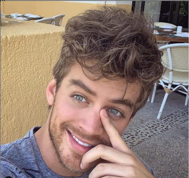 El actor de 
<b>La Reina Soy Yo</b> se considera "uno de los pioneros de esos escándalos" y ahora reconoce que fue "súper duro" y estuvo "súper deprimido" tras lo que vivió al ventilarse su intimidad. 
<br>