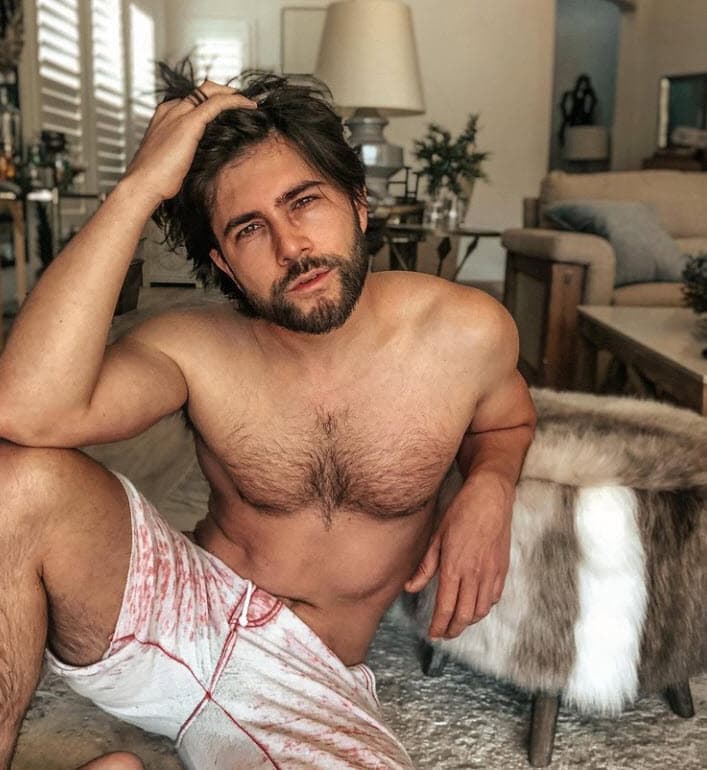 "Les 
<b><a href="https://www.lasestrellas.tv/espectaculos-1/famosos-1/confirmado-el-actor-fernando-noriega-sera-mariano-en-que-le-pasa-a-mi-familia" target="_blank">agradezco esta bienvenida calurosa</a></b>, me siento orgulloso de formar parte", dijo el nuevo integrante del reparto, según reseñó el portal Las Estrellas. 
<br>