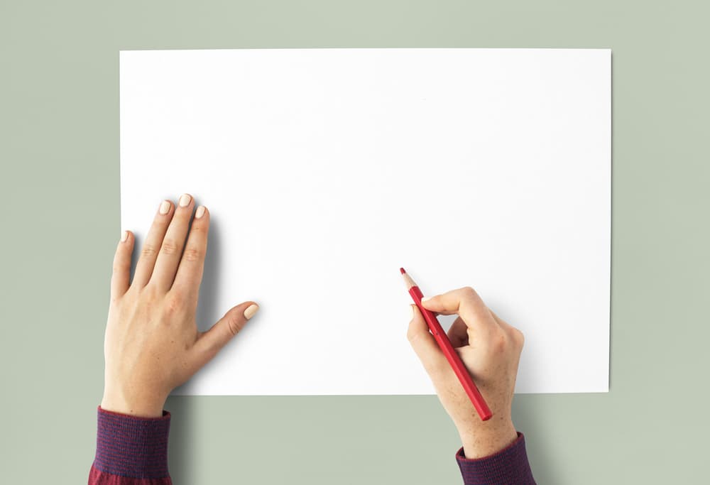 <b><u>Recomendación esotérica para el día del eclipse:</u></b> temprano por la mañana escribe en un papel las metas que te has propuesto para este tiempo. Se trata de un ejercicio de afirmación que al anotarlos se grabarán en tu subconsciente y al apoyarse con la energía dinámica en tu elemento fuego contribuirán a que tu voluntad se fortalezca. Esas metas colócalas en un lugar visible para que cada día sepas el camino que debes seguir para lograrlas.