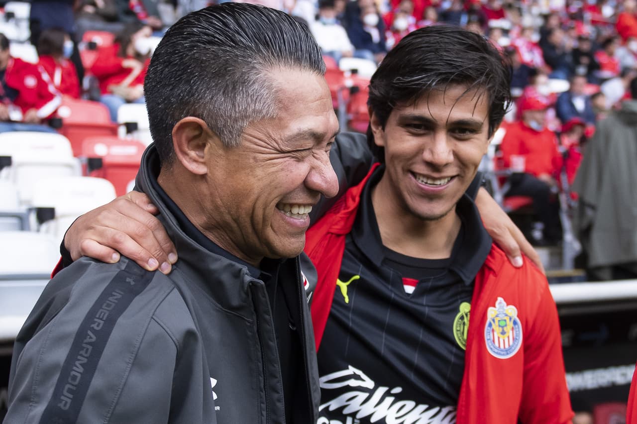 En un partido de poder a poder y donde Chivas se quedó con 10 hombres desde el minuto 27, los Diablos Rojos rescataron el empate sobre la agonía del partido.