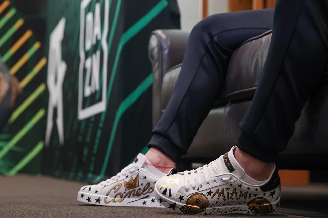 ¡Así se viven los instantes previos al pleito Canelo vs Yildirim! | Ambos combatientes ya se alistan en las instalaciones del Hard Rock Stadium.