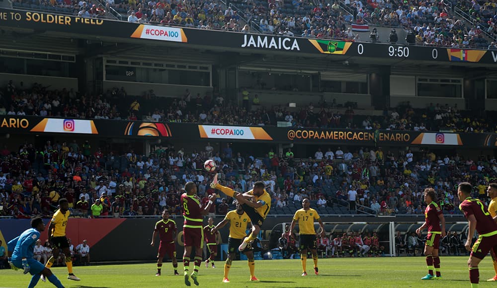 El “vinotinto” le metió un tremendo gol al portero jamaiquino Andre Blake.