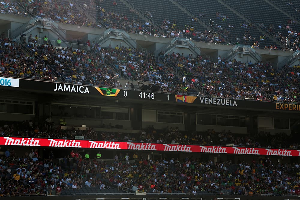 El estadio estuvo repleto y lleno de color y alegría.