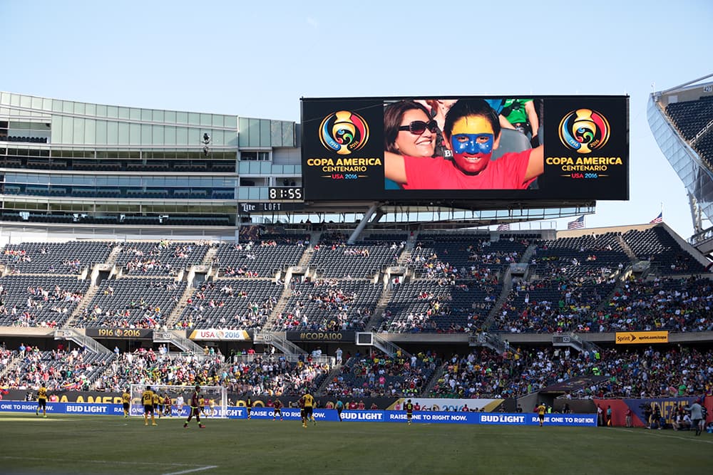 Los venezolanos abrazaron el triunfo de su selección.