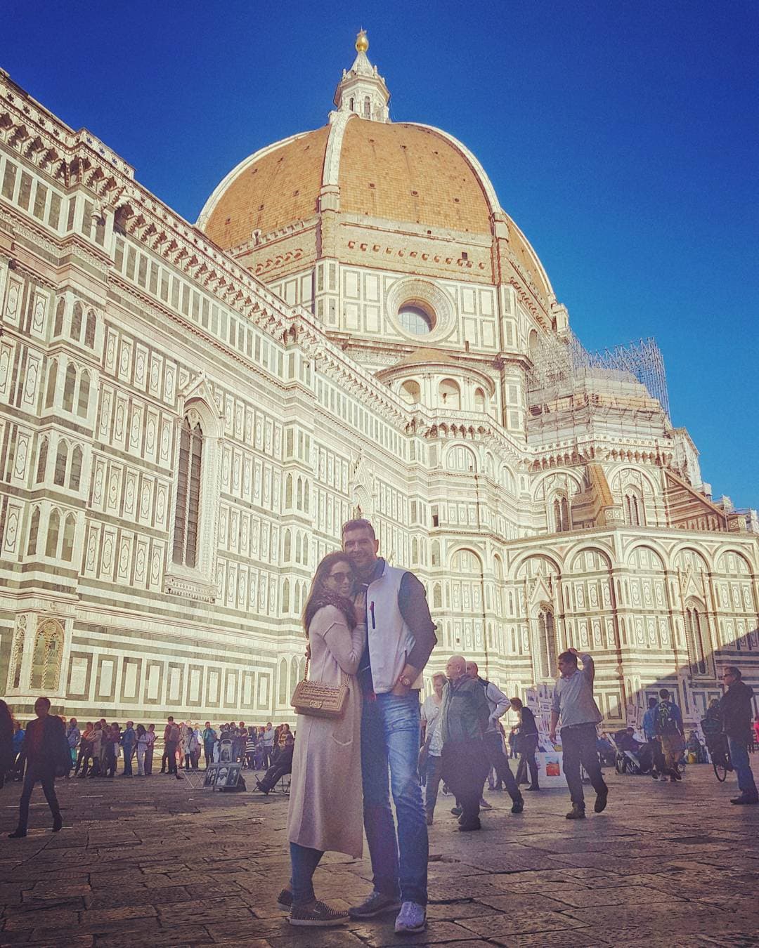 <b><a href="http://www.univision.com/temas/jacqueline-bracamontes">Jacqueline Bracamontes</a></b> y Martín Fuentes decidieron vivir una segunda luna de miel por Europa para festejar 6 años de sólido matrimonio, es por eso que en los últimos días la actriz publicó algunas imágenes en donde presumen su amor desde Italia.