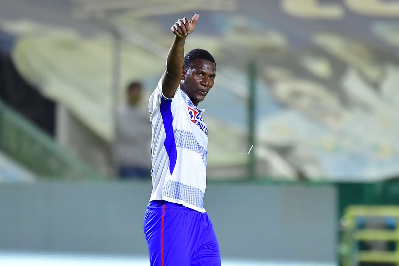 Cruz Azul tunde a domicilio al León | La Máquina resolvió el cotejo en la recta final para arrebatarle el liderato al América y dormir en la cima de la Liga MX.