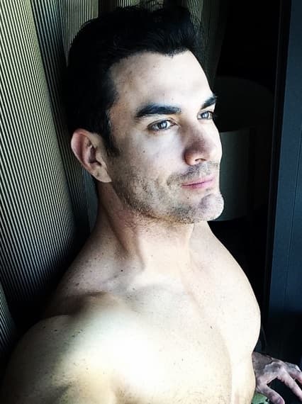 Otro galanazo que queremos ver ligero de ropa es a David Zepeda.