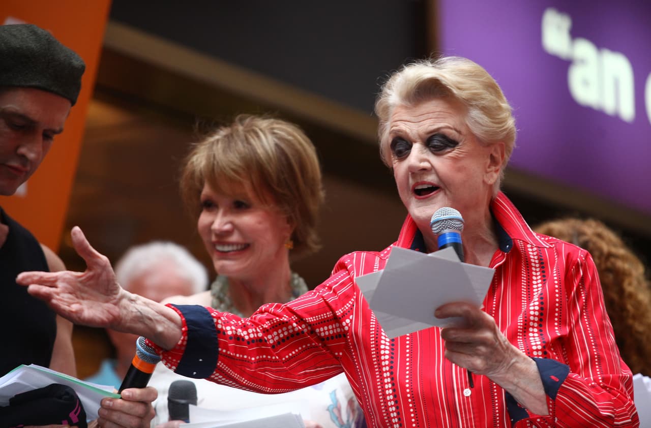 Ahí participó junto a otra leyenda de Hollywood, Angela Lansbury de 'Murder She Wrote'.
