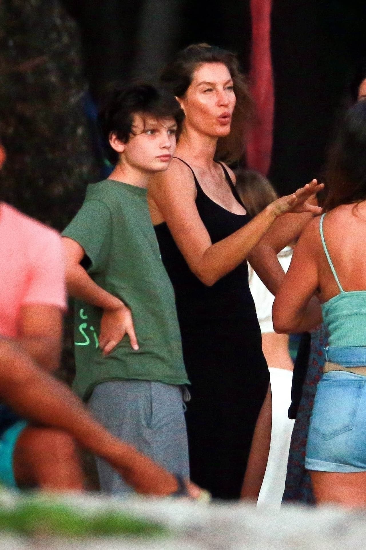 En las imágenes también aparece 
<b>Benjamin</b>, el hijo de 11 años de la pareja.
<br>