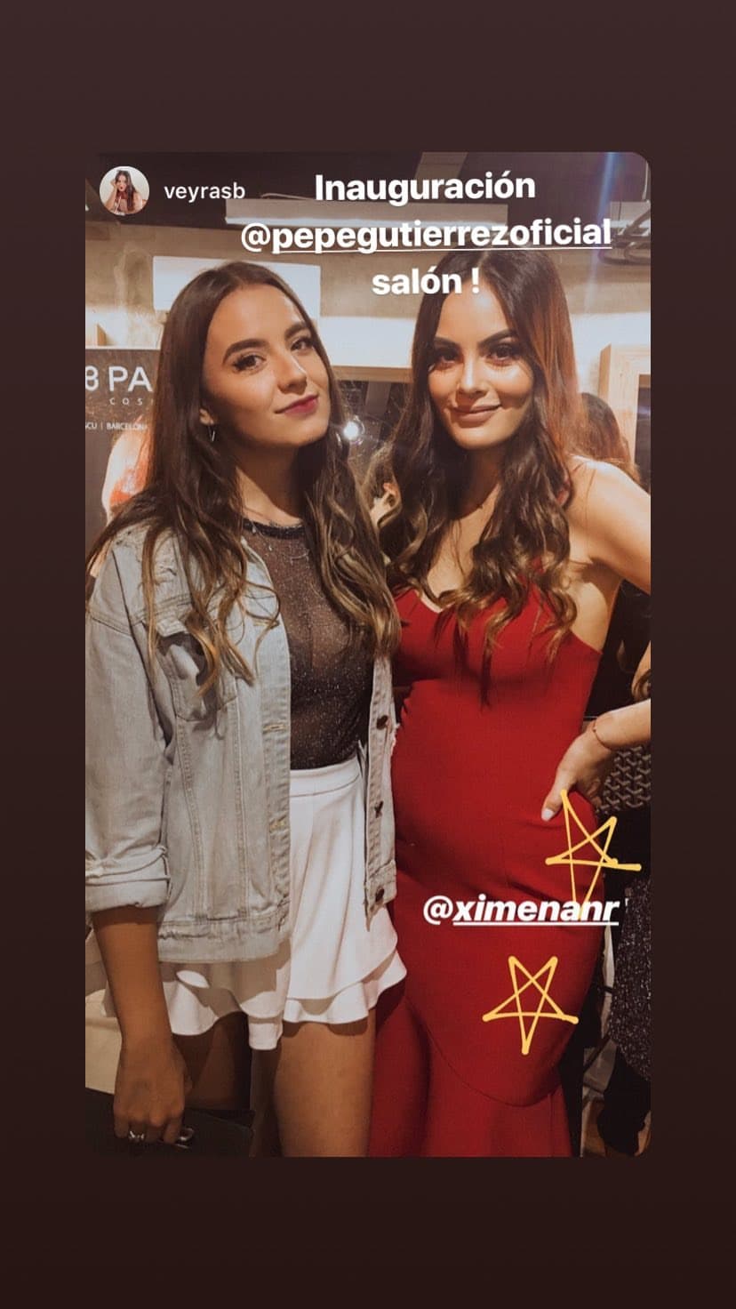 La ex Miss Universo asistió a la inauguración del salón de belleza del maquillista Pepe Gutiérrez en Guadalajara, México, y fue ahí donde posó con un vestido rojo que dejó ver cuánto había crecido su bebé.
<br>