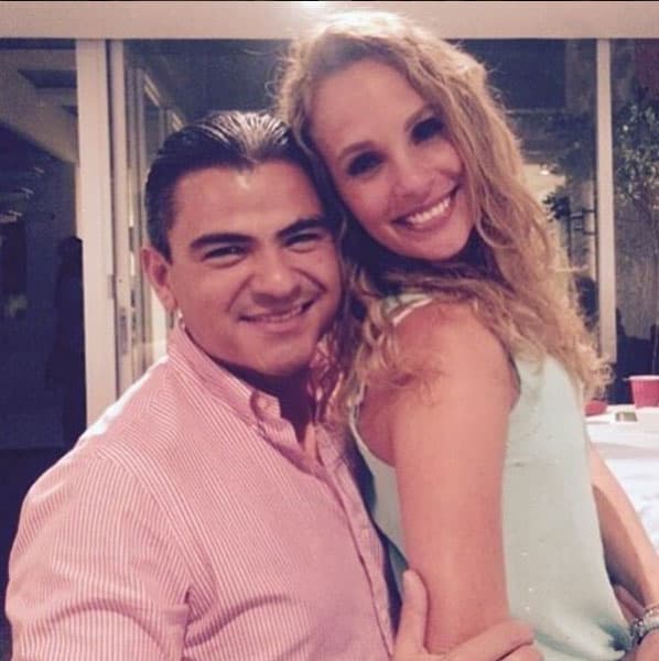 "No hay una gran distancia entre Ciudad de México y Monterrey, pero todo se ha hecho muy difícil con esta pandemia (...) Desafortunadamente el amor no es que se acabe, pero sí la lejanía. Ella ya no pudo viajar a Monterrey; se la pasaba yendo por temporadas, algunas cortas y otras más largas, pero el romance se acabó", dijo el periodista de espectáculos Alex Kaffie sobre la pareja.