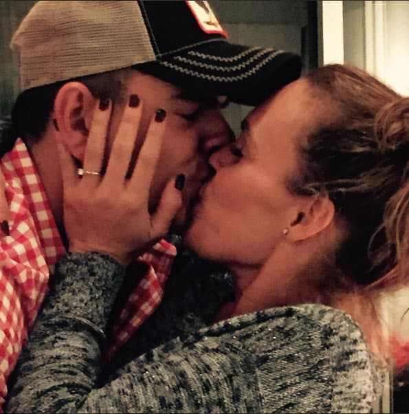 Al poco tiempo se dieron una segunda oportunidad. Hasta agosto de 2018 la pareja continuaba estable y el músico le entregó otro anillo de compromiso en septiembre. Sin embargo, en febrero de este 2021 trascendió que la relación había llegado a su fin.