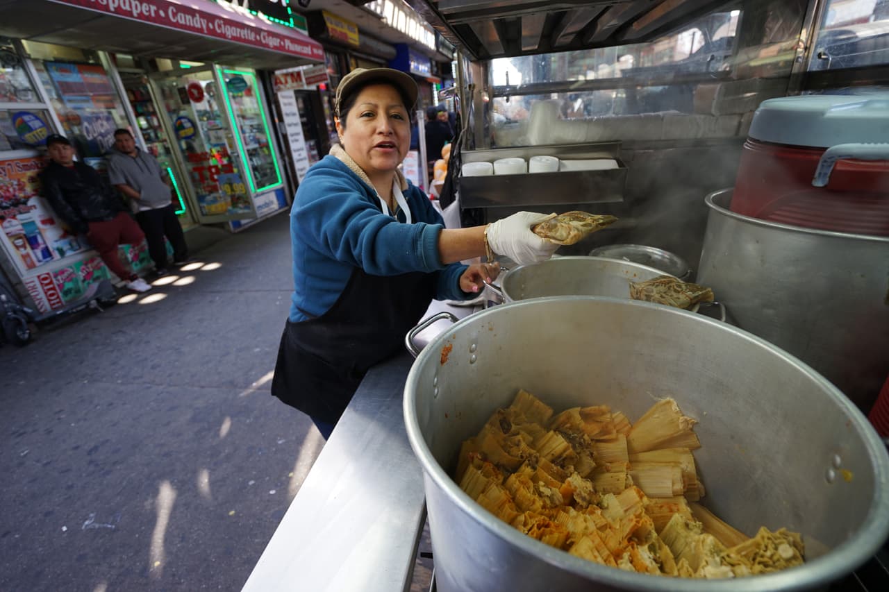 Quieren salir de la esclavitud los vendedores ambulantes de NYC 